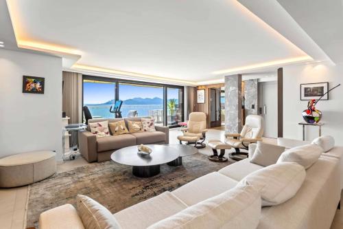REF 2043 - Cannes Penthouse with panoramic sea view for rent