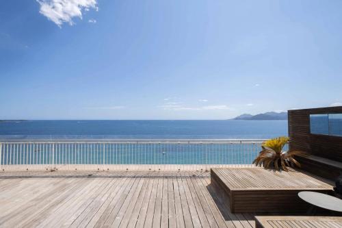 REF 2043 - Cannes Penthouse with panoramic sea view for rent