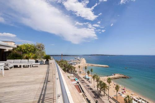 REF 2043 - Cannes Penthouse with panoramic sea view for rent