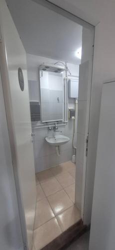 a bathroom with a sink and a mirror at Odmorište Noćko in Valjevo