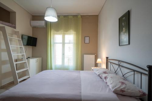 Delphian Colors - Red Edition by Filos Inc