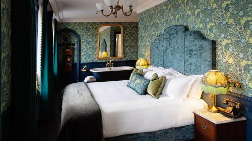 Voodi või voodid majutusasutuse Haddington House Hotel toas