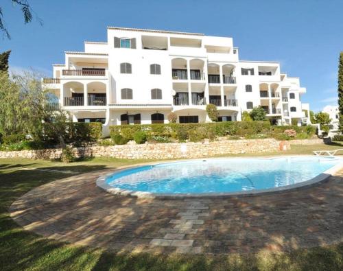 Apartment with pool 300 meters from the beach