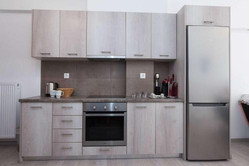 Trendy Cozy 2 Bd Apt in Panormou Metro Station