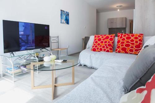 Trendy Cozy 2 Bd Apt in Panormou Metro Station