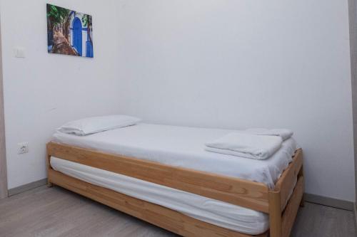 Trendy Cozy 2 Bd Apt in Panormou Metro Station