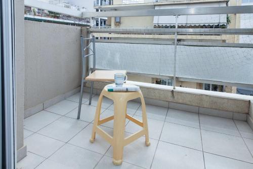 Trendy Cozy 2 Bd Apt in Panormou Metro Station