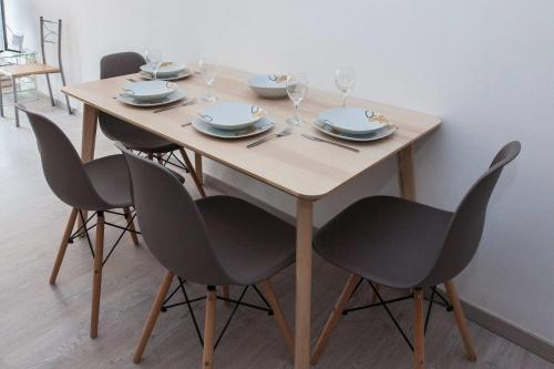 Trendy Cozy 2 Bd Apt in Panormou Metro Station