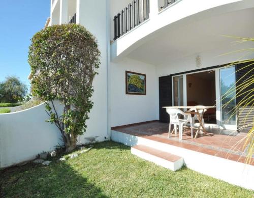 Apartment with pool 300 meters from the beach