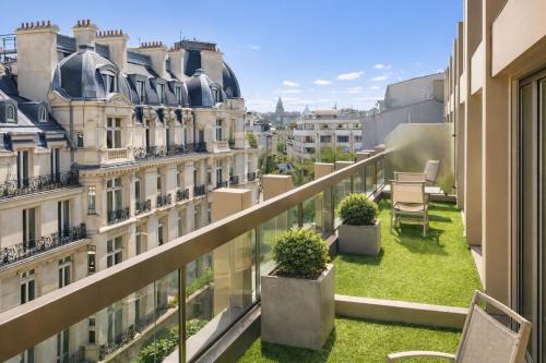 Warwick Paris Champs-Elysées
