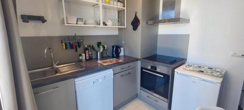 Nice Cocoon 45 M With Balcony Near The Beach