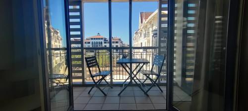 Nice Cocoon 45 M With Balcony Near The Beach