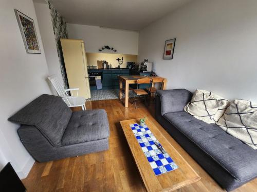 3 rooms 15 min to center, station and lake, Parking, Wifi