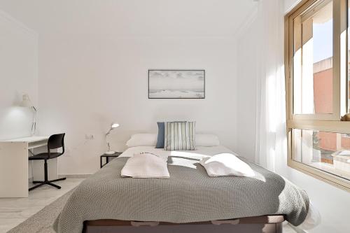 C09 Roomy Luminous 5 Bedroom in Town