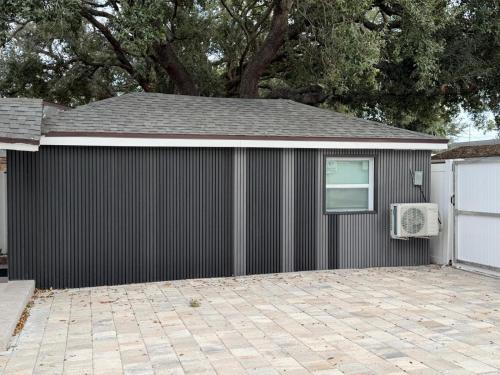 a garage with a window and a fence at Cozy Guesthouse Downtown Tampa in Tampa