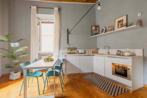 Campo de Fiori Bright Apartment