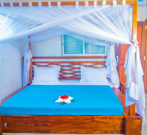 Llit o llits en una habitació de Nosy Villa