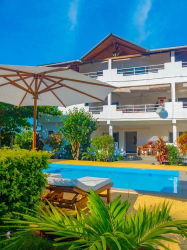 Piscina a Nosy Villa o a prop