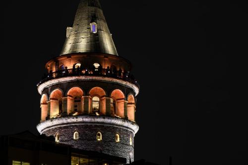 Taksim-Galata Tower Is Almost In Your Bedroom And In The Balconies Rooftop Terrace with Golden Horn View