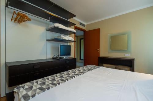 The Residence 3-15