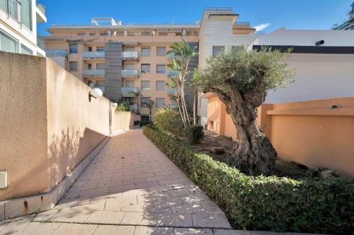 Apartamento con terraza y piscina en Puerto Marina - MISTRAL