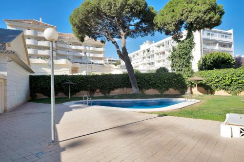 Apartamento con terraza y piscina en Puerto Marina - MISTRAL