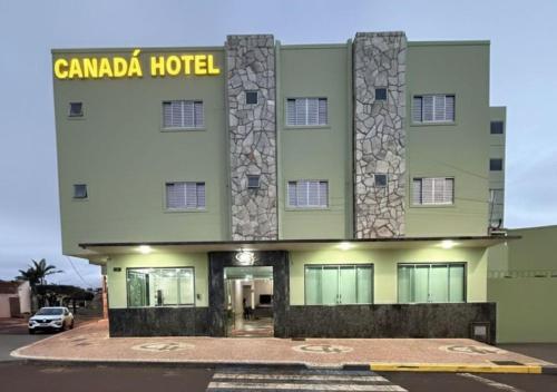 a large green building with a hotel sign on it at Canadá Hotel in Rio Verde