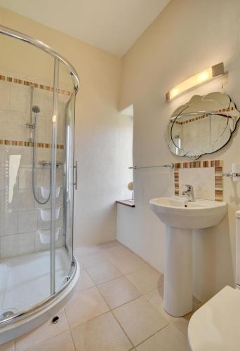 a bathroom with a shower and a sink at 1 Bed in Tiverton oc-work in Bampton