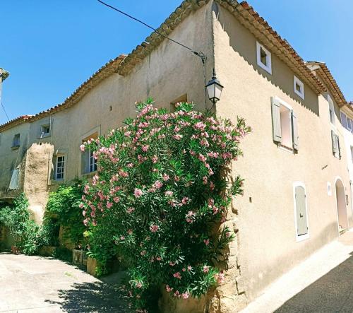 Peace of Provence - Rooftop Village Life