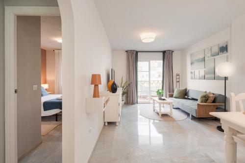 C19 Sunny Apartment with Pool and Terrace
