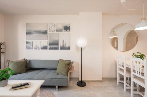 C19 Sunny Apartment with Pool and Terrace