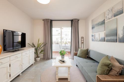 C19 Sunny Apartment with Pool and Terrace