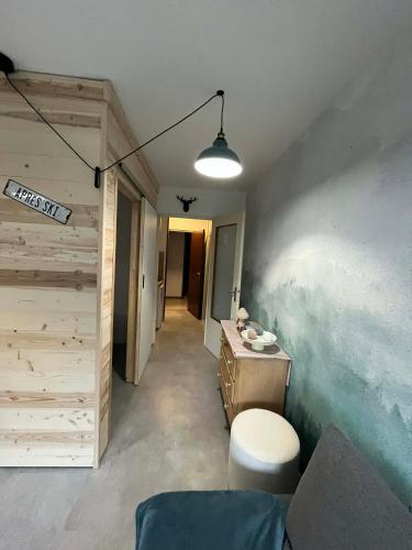 a hallway with a desk and a chair in a room at L'ourson B2 in La Bresse