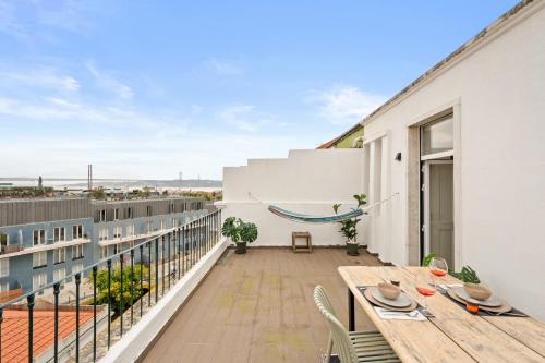 BmyGuest - River View Terrace Apartment