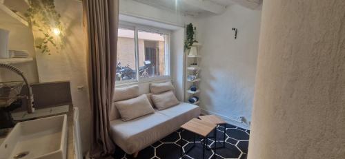 small authentic studio in the heart of the city center