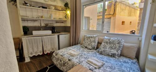 small authentic studio in the heart of the city center