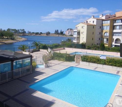 Appartement 6 personnes avec piscine secteur Richelieu, à 400m de la plage et à 650m du centre port