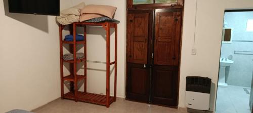a room with two bunk beds and a closet at Glamaué 2 in Carhué