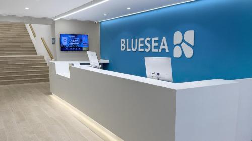 an office with a blue wall with a sign on it at BLUESEA Mediodia in El Arenal