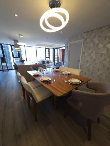 Milán, Premium 3BR Zona 10, Piscina, Gym, Parqueo, Edificio Airali