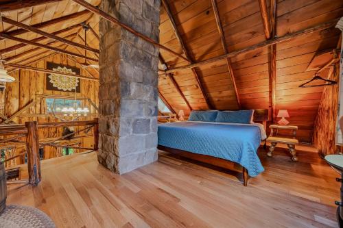 a bedroom with a bed in a log cabin at Mountain Air Cabin in Welches