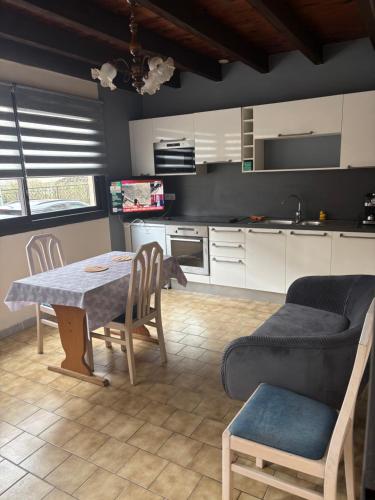 Charmant studio meublé en Ardèche à Pont de Labeaume proche de la rivière