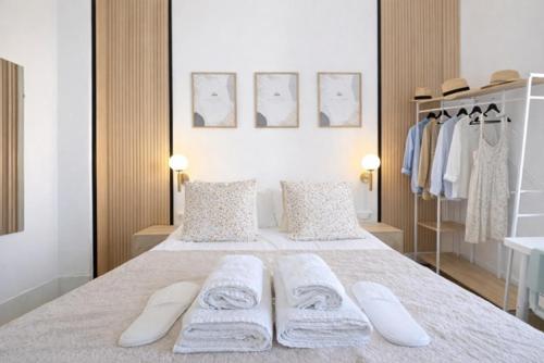 Rooms Cruz Roja Centro Sevilla Habitaciones con llave para 1 o 2 personas Terraza y Solarium Parejas Tele Trabajo