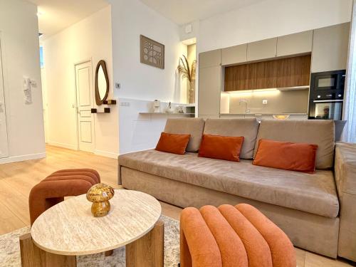 Luxurious renovated 3-room apartment - City center