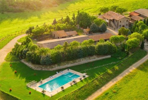 an aerial view of an estate with a swimming pool at Agriturismo Sant'Angelo in Acquapendente