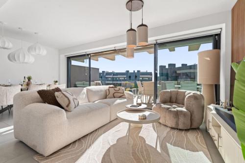 Estepona Retreat 3BR with Ocean Views and Pool Access