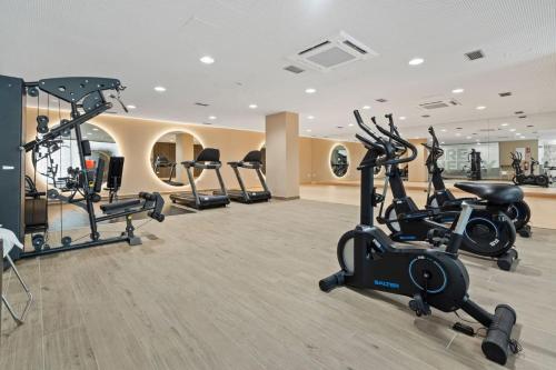 Estepona Retreat 3BR with Ocean Views - Fitness, Pool and Wellness Access photo 12