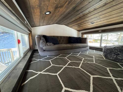 a living room in a tiny house with a couch at Lilys Little Lodge in Blairmore