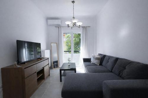 Piraeus Port Steps Away - Ground Floor Apt By ΜΡS