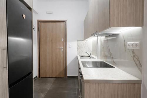 Piraeus Port Steps Away - Ground Floor Apt By ΜΡS